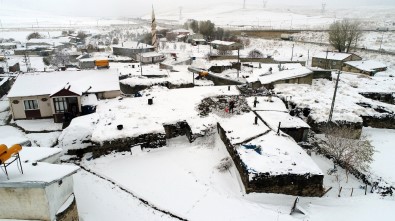 Doğu'da Köyler Kar Altında