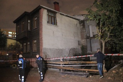 Fatih'te 2 Bina Çökme Riski Nedeniyle Boşaltıldı