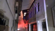 İTFAİYECİLER - GÜNCELLEME - Ahşap Evde Çıkan Yangın Bitişikteki 3 Binaya Sıçradı