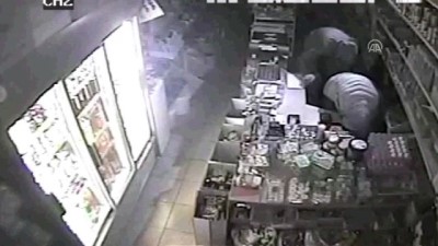 Güvenlik Kamerasının Açısını Değiştirip Bakkaldan Hırsızlık Yaptılar