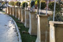 MUHSİN ERTUĞRUL - Isparta'da Parktan Büst Hırsızlığı