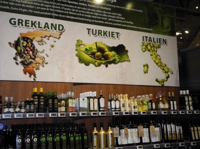 İsveç'te Büyükelçi Eşlerinden Türk Marketine Ziyaret