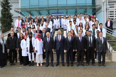KBÜ Tıp Fakültesi Öğrencileri Beyaz Önlüklerini Giydi