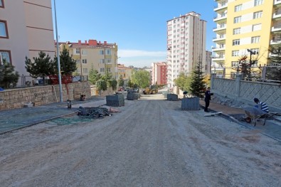 Kiçiköy Mahallesine Kaldırım Ve Otopark