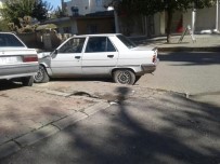 Minibüs İle Otomobil Çarpıştı Açıklaması 2 Yaralı