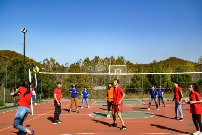 Mithat-Mehmet Çanakçı MYO'da Voleybol Turnuvası Düzenlendi