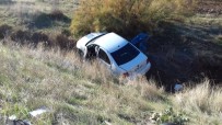 AHMET KARA - Otomobil Şarampole Uçtu Açıklaması  4 Yaralı