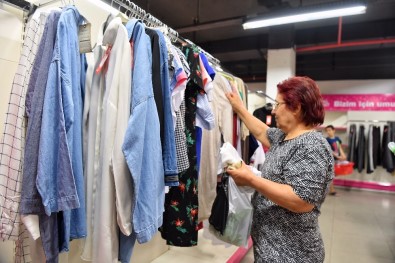 Beyoğlu'nda Sosyal Market İle İhtiyaç Sahipleri Mutlu