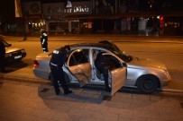 KAPALI ÇARŞI - Dur İhtarına Uymadı Aracı Bırakıp Kaçtı