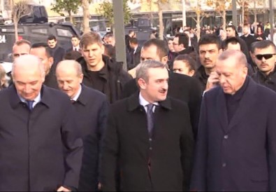 Erdoğan Başakşehir Merkez Camii'nde İncelemelerde Bulundu