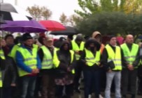 Fransa'da 'Sarı Yelekler'den Hükümete Zam Protestosu