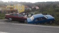 SALTUKOVA - İki Araç Kanala Uçtu Açıklaması 1 Yaralı