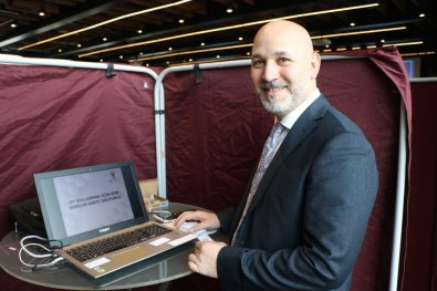 AK Parti'de E-Temayül Bayram Havasında Geçti