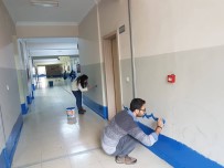 İLK ÖĞRETİM OKULU - Beytüşşebap'ta Görev Yapan Öğretmenler Okulları Boyadı