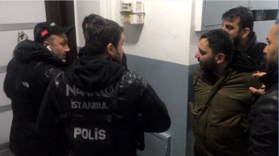 Eşine 'Kapıyı Açma, Polis' Diye Bağırdı