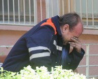 DEVLET KORUMASI - Adana'da eşinin döverek öldürdüğü 15 aylık bebeğinin cenazesini böyle teslim aldı