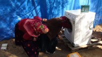 TELEVİZYON TAMİRCİSİ - Kıl Çadırlarda Yaşayan Yörük Kadınları Çamaşır Makinesi İle Tanıştı