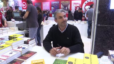 Ünlü Yazarlar TÜYAP'ta Kitaplarını İmzaladı
