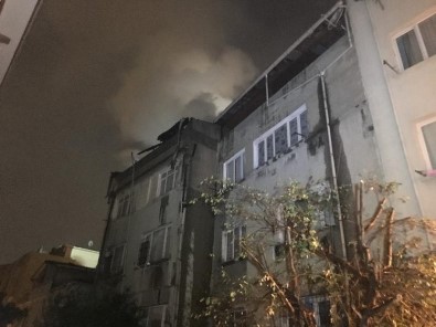 Beyoğlu'nda 5 Katlı Binada Yangın Çıktı