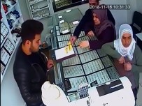 OZAN ARIF - Bileziği Çaldılar, Güvenlik Kamerasını Hesaba Katmadılar