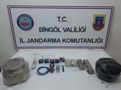 Bingöl'de 2 Adet Patlayıcı Ve Düzenekleri Ele Geçirildi