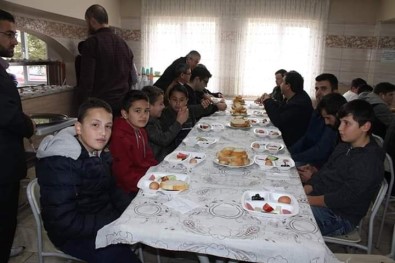 Çaycuma Müftülüğü Kahvaltıda Gençleri Bir Arada Topladı