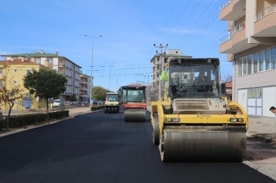 Develi'de Sıcak Asfalt Çalışmaları Hız Kesmeden Devam Ediyor