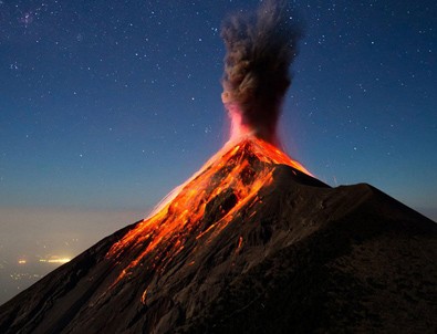 Guatemala'da Fuego Yanardağı faaliyete geçti