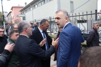 RİZE BELEDİYESİ - Rize'de Dolmuş Durağı Başkanı Belediye Çalışanı Tarafından Silahla Ayağından Vuruldu, Ortalık Karıştı