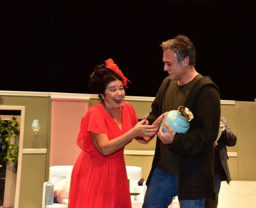 Sanatçı Kutsi, Nişanlısının Yer Aldığı Tiyatro Oyunu Seyretmek İçin Bilecik'e Geldi