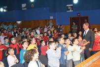 ATATÜRK KÜLTÜR MERKEZI - Uysal, Öğrencilerle Tiyatro İzledi