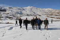 Vali Akbıyık, 2500 Rakımda Saz Çaldı