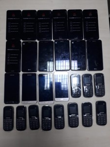 Van'da 34 Adet Kaçak Cep Telefonu Ele Geçirildi