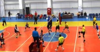 12 DEV ADAM - Voleybol Maçı Sonrası Hakem Odası Önünde Arbede