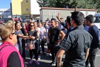 ÖĞRENCİ VELİSİ - Antalya'da Velilerin Yol Kapatma Eylemi