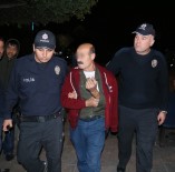 Aranan Suçlular Parkta Oturdukları Sırada Polise Yakalandı