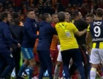 HASAN ŞAŞ - Hasan Şaş sahaya girdi Fenerbahçeli futbolcuya yumruk attı