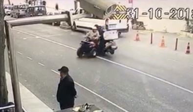 (Özel) ATV'ye Çarpan Motosiklet Böyle Takla Attı