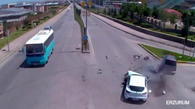 Trafik Kazaları Kameraya Yansıdı
