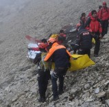 DEVLET HAVA MEYDANLARı İŞLETMELERI - 2 Kişiye Mezar Olan Uçağın Enkazı 2900 Rakımlı Dağda Bulundu