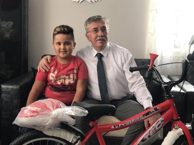 Başkan Çetin 14 Yılda Yaklaşık 4 Bin 200 Sünnet Olan Çocuğu Evinde Ziyaret Etti