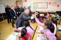 TIP DOKTORU - Başkan Memduh Büyükkılıç Gürpınar İlk Ve Ortaokulunu Ziyaret Etti