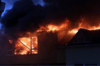 ŞİŞLİ BELEDİYESİ - Belediye Taş Döktü, İtfaiye Geçemedi, 9 Katlı Binanın Çatı Katı Alev Alev Yandı