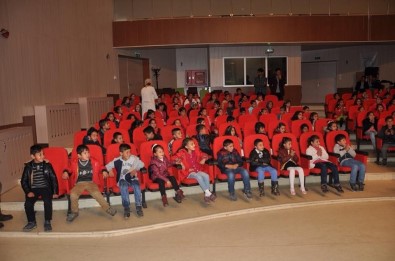 Erciş Belediyesinden Öğrencilere Sinema Etkinliği