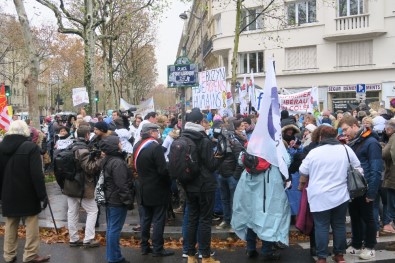 Fransa'da Hemşirelerden Hükümet Karşıtı Protesto
