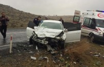 2 Otomobil Kafa Kafaya Çarpıştı Açıklaması 4 Yaralı