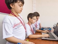 GÜNEŞ ENERJİSİ - Çocuklar kendi robotlarını üretiyor