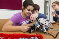 SALIH KARA - Eyüpsultanlı Çocuklar Kendi Robotlarını Üretiyor