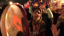 TOPLU NİKAH - İran'da Renkli Türkmen Düğünü