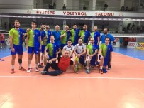 VOLEYBOL TAKIMI - Kartepe Belediyespor Voleybolda Liderliği Bırakmıyor